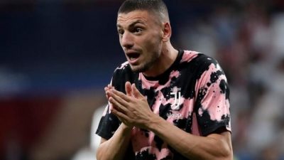 Juventus forması giyen milli futbolcumuz Merih Demiral sakatlandı.